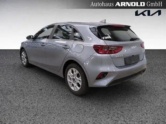 Gebraucht Kia Ceed Comfort 140 PS (102 kW) 2024 Lunarsilber Kleinwagen