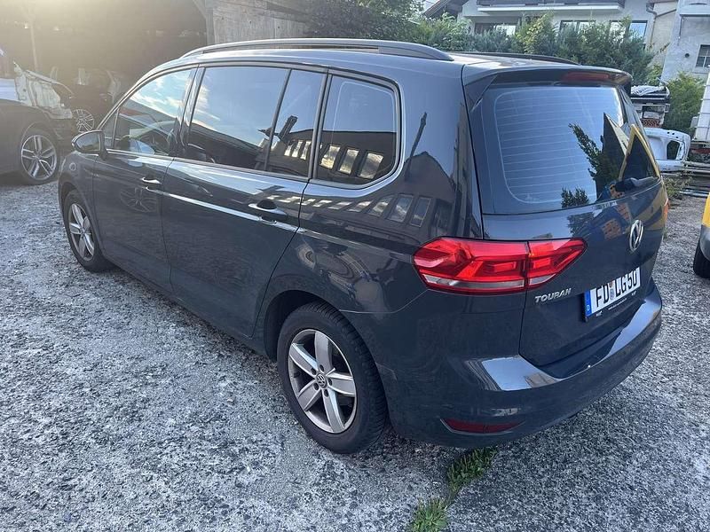 Gebraucht VW Touran Trendline 110 PS (80 kW) 2015 Van / Kleinbus