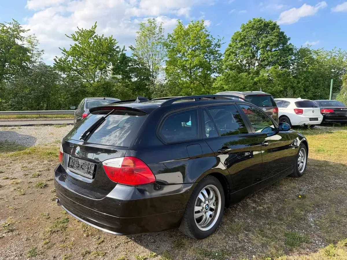 Gebraucht BMW 320 150 PS (110 kW) 2007 Black sapphire metallic Kombi