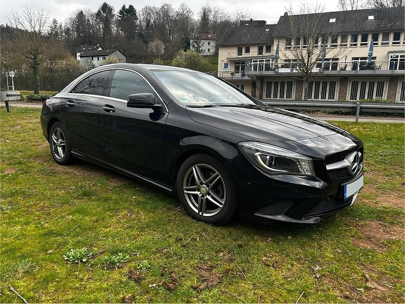 Schwarz Gebraucht 2014 Mercedes CLA220 Limousine | 13.400 € (Guter Preis) - Bild 1/4