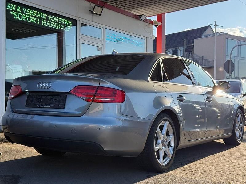 Gebraucht Audi A4 Ambition 160 PS (117 kW) 2011 Grau Limousine