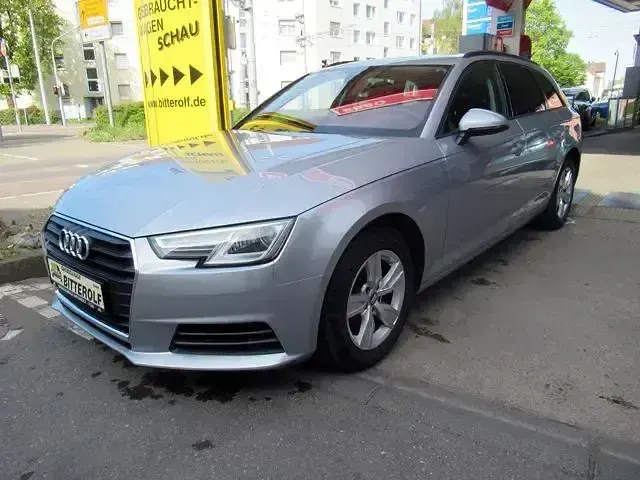 Gebraucht Audi A4 Basis 150 PS (110 kW) 2019 Silber Kombi