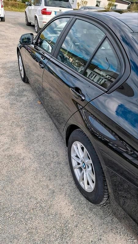 Gebraucht BMW 320 Advantage 184 PS (135 kW) 2016 Schwarz Limousine