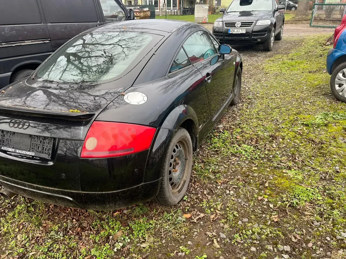Second-hand Audi TT 180 CP (132 kW) 1999 Negru Coupe