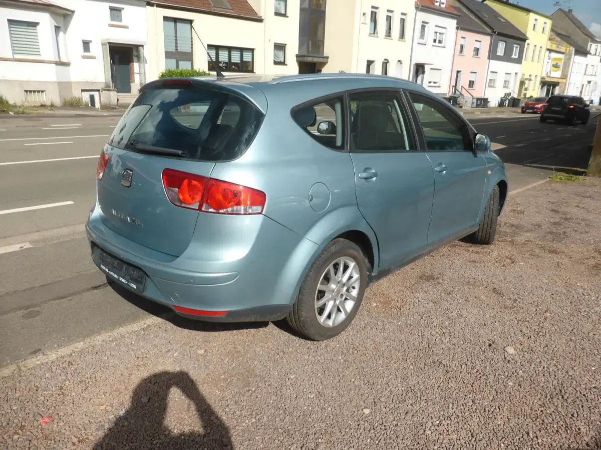 Używany Seat Altea 150 KM (110 kW) 2009 Niebieski Sedan/Limuzyna