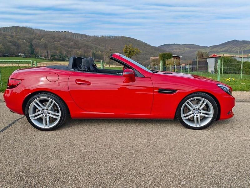 Gebraucht Mercedes SLC300 245 PS (180 kW) 2016 Rot Cabrio