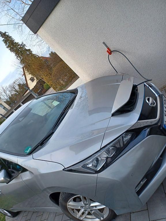 Silber Gebraucht 2019 Nissan Leaf Tekna Kleinwagen | 12.450 € (Fairer Preis) - Bild 1/4