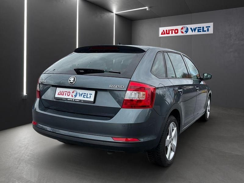 Gebraucht Skoda Rapid Ambition 105 PS (77 kW) 2015 Grau Kleinwagen