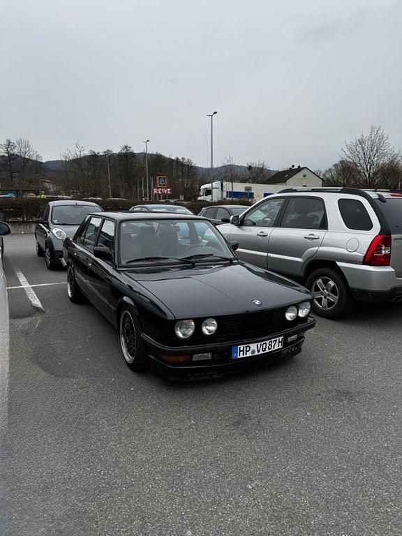Schwarz Gebraucht 1987 BMW 520 Shadowline Limousine | 9.000 € - Bild 1/4