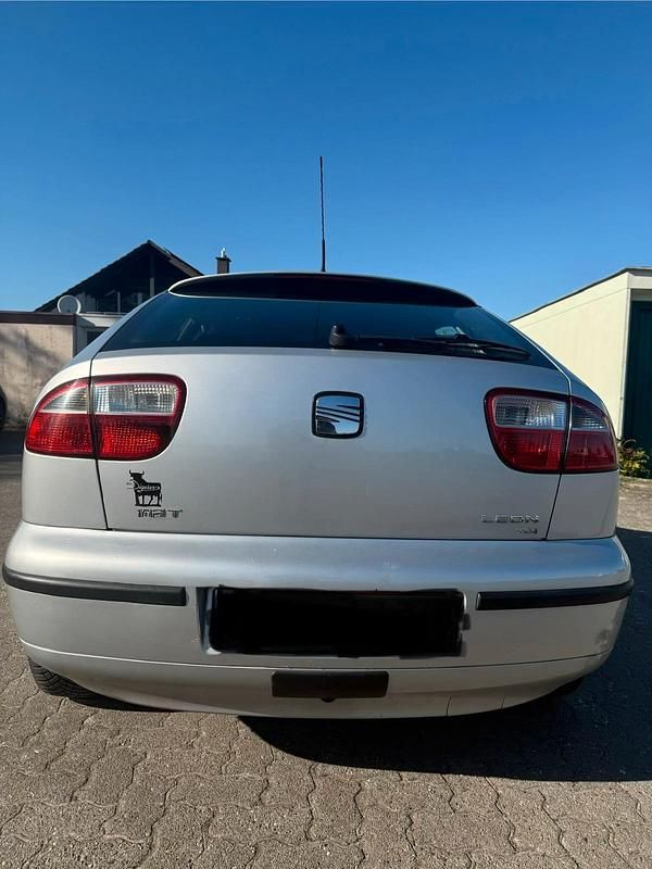 Usata Seat Leon 110 CV (80 kW) 2002 Grigio Utilitaria