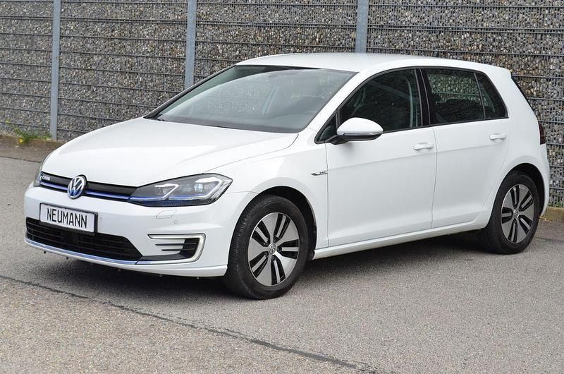 Gebraucht VW Golf 100 kW (136 PS) 2020 Weiß Limousine