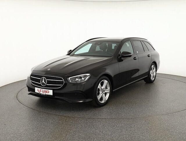 Schwarz Gebraucht 2022 Mercedes E200 Avantgarde Limousine | 35.990 € (Guter Preis) - Bild 1/4