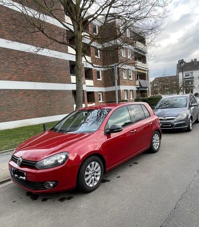 Second-hand VW Golf VI 105 CP (77 kW) 2011 Roșu Hatchback
