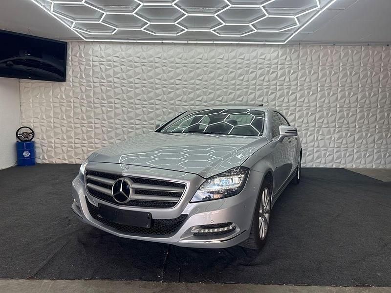 Silber Gebraucht 2011 Mercedes CLS350 Limousine | 21.990 € (Fairer Preis) - Bild 1/4