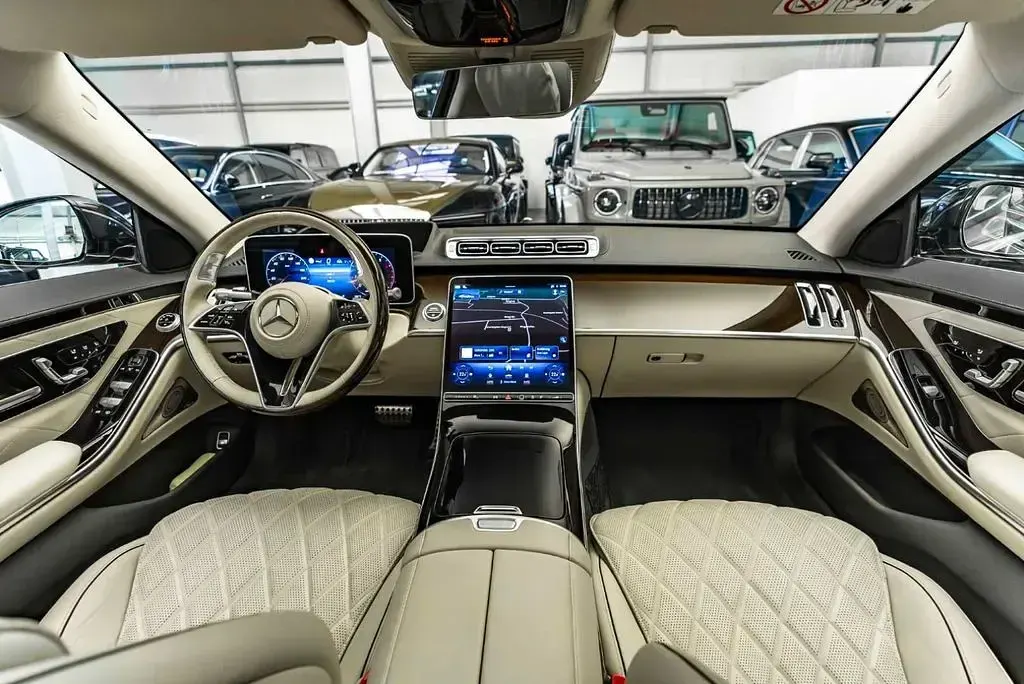 Gebraucht Mercedes S450 AMG line 367 PS (269 kW) 2025 Obsidianschwarz  metalliclack Limousine