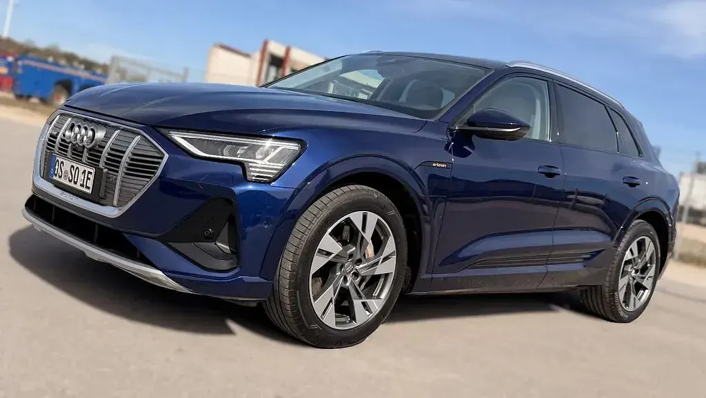 Używany Audi e-tron Ambiente 300 kW (408 KM) 2020 Niebieski SUV