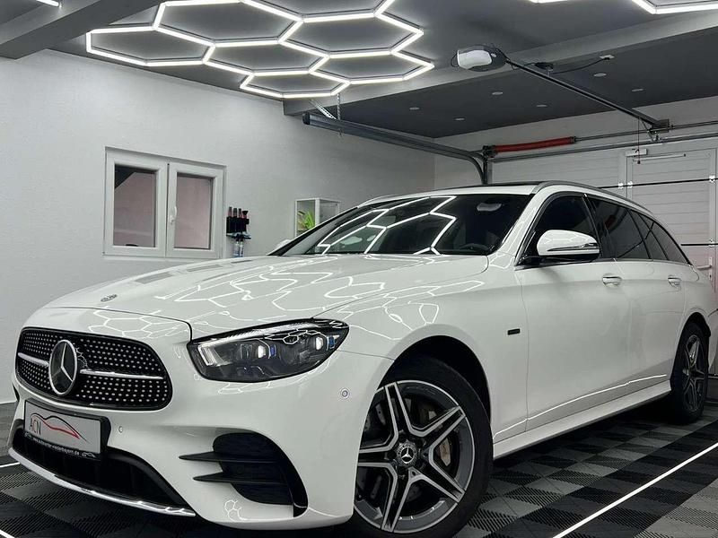 Polarweiss Gebraucht 2021 Mercedes E300 Kombi | 34.350 € (Fairer Preis) - Bild 1/4
