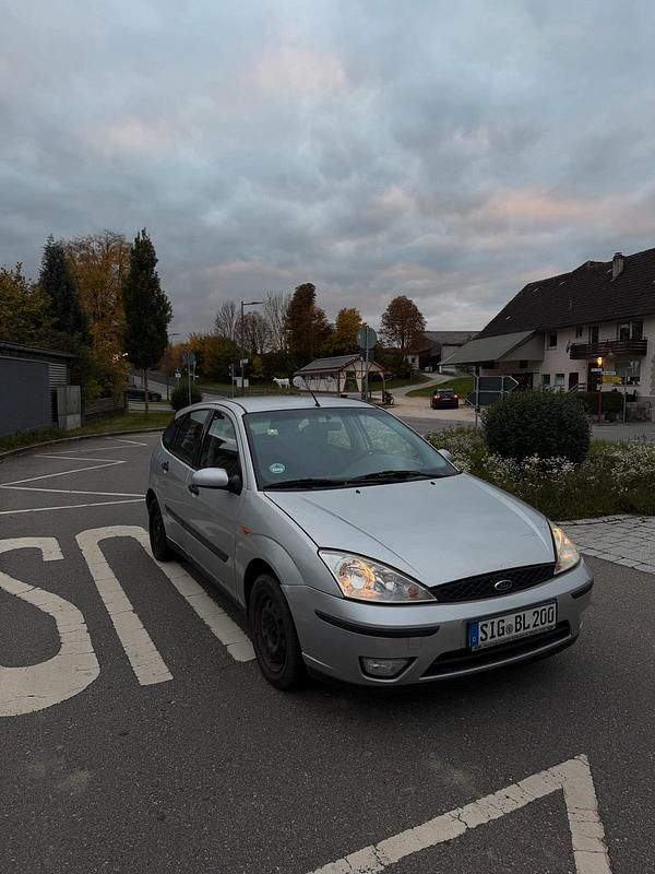 Silber Gebraucht 2004 Ford Focus Kleinwagen | 1.199 € (Fairer Preis) - Bild 1/4