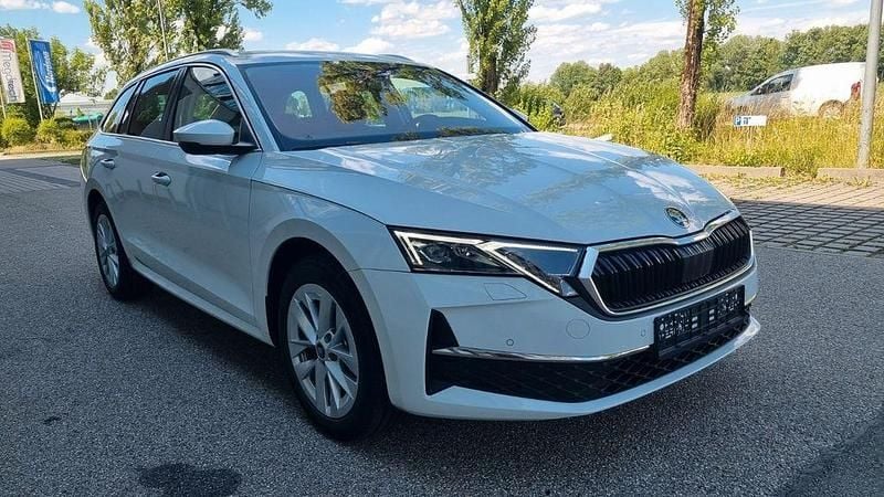 Neu Skoda Octavia 150 PS (110 kW) 2025 Moonweiß perleffekt Kombi