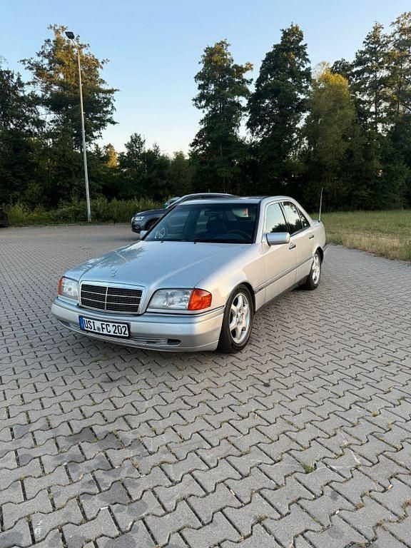 Silber Gebraucht 1996 Mercedes C180 Elegance Limousine | 3.090 € (Fairer Preis) - Bild 1/4