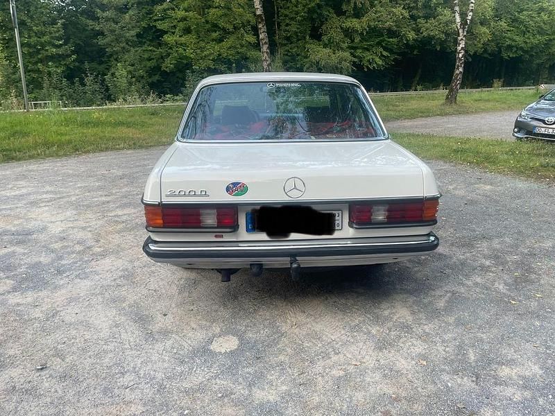 Gebraucht Mercedes 200 60 PS (44 kW) 1982 Weiß Limousine