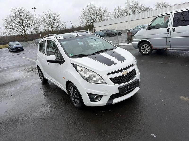 Gebraucht Chevrolet Spark 67 PS (49 kW) 2011 Weiß Kleinwagen