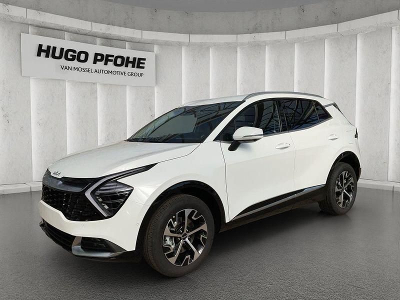 Deluxeweiss (metallisch weiß) Gebraucht 2025 Kia Sportage Spirit SUV | 39.990 € (Fairer Preis) - Bild 1/4