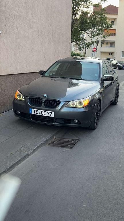 Gebraucht BMW 525 177 PS (130 kW) 2004 Grau Limousine