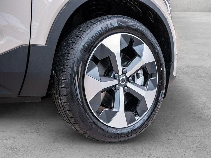 Neu Volvo XC40 Plus 163 PS (119 kW) 2026 Beige SUV