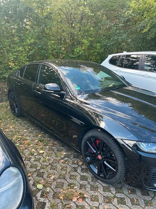 Gebraucht Jaguar XE R-Dynamic 250 PS (183 kW) 2023 Schwarz Limousine
