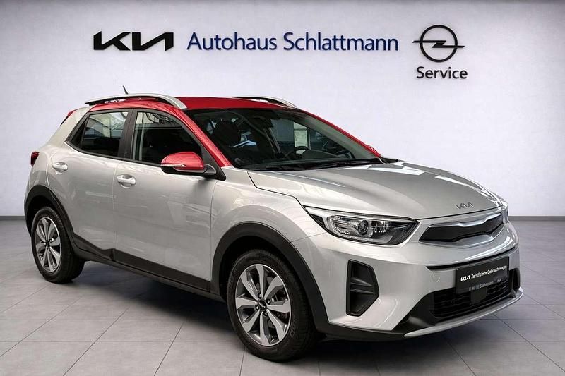 Gebraucht Kia Stonic Vision 101 PS (74 kW) 2022 (r4s) seidensilber met./rot SUV