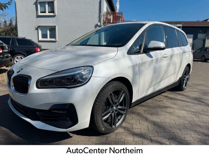 Weiß Gebraucht 2019 BMW 220 Gran Tourer Sport Line Van / Kleinbus | 22.490 € (Etwas zu teuer) - Bild 1/4