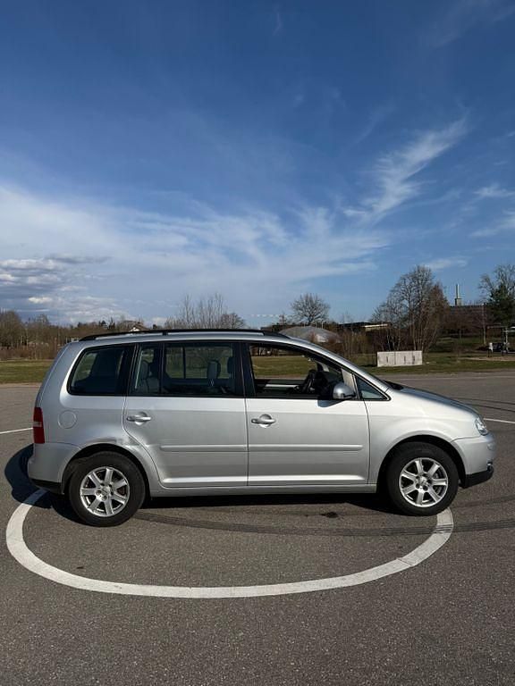 Gebraucht VW Touran Basis 116 PS (85 kW) 2004 Grau Van / Kleinbus