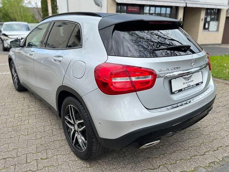 Gebraucht Mercedes GLA200 Night 136 PS (100 kW) 2014 Polarsilber  metalliclack SUV