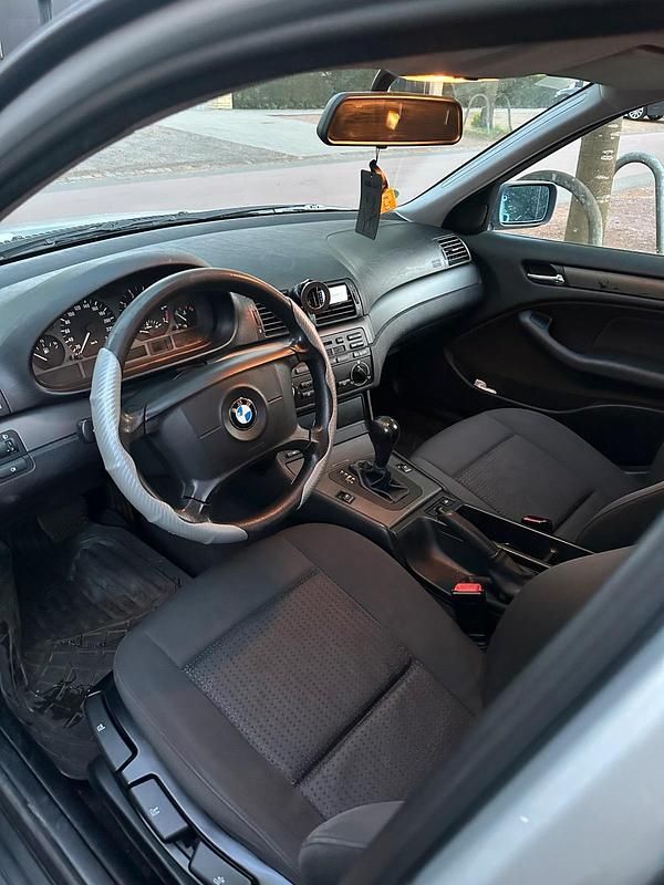 Brugt BMW 318 Basis 2004 Sølv Sedan