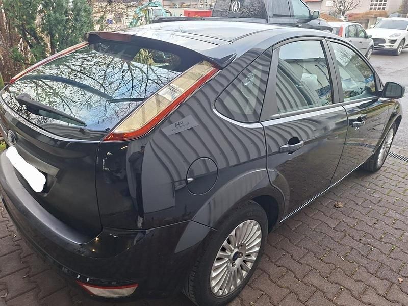 Gebraucht Ford Focus 105 PS (77 kW) 2008 Schwarz Kleinwagen