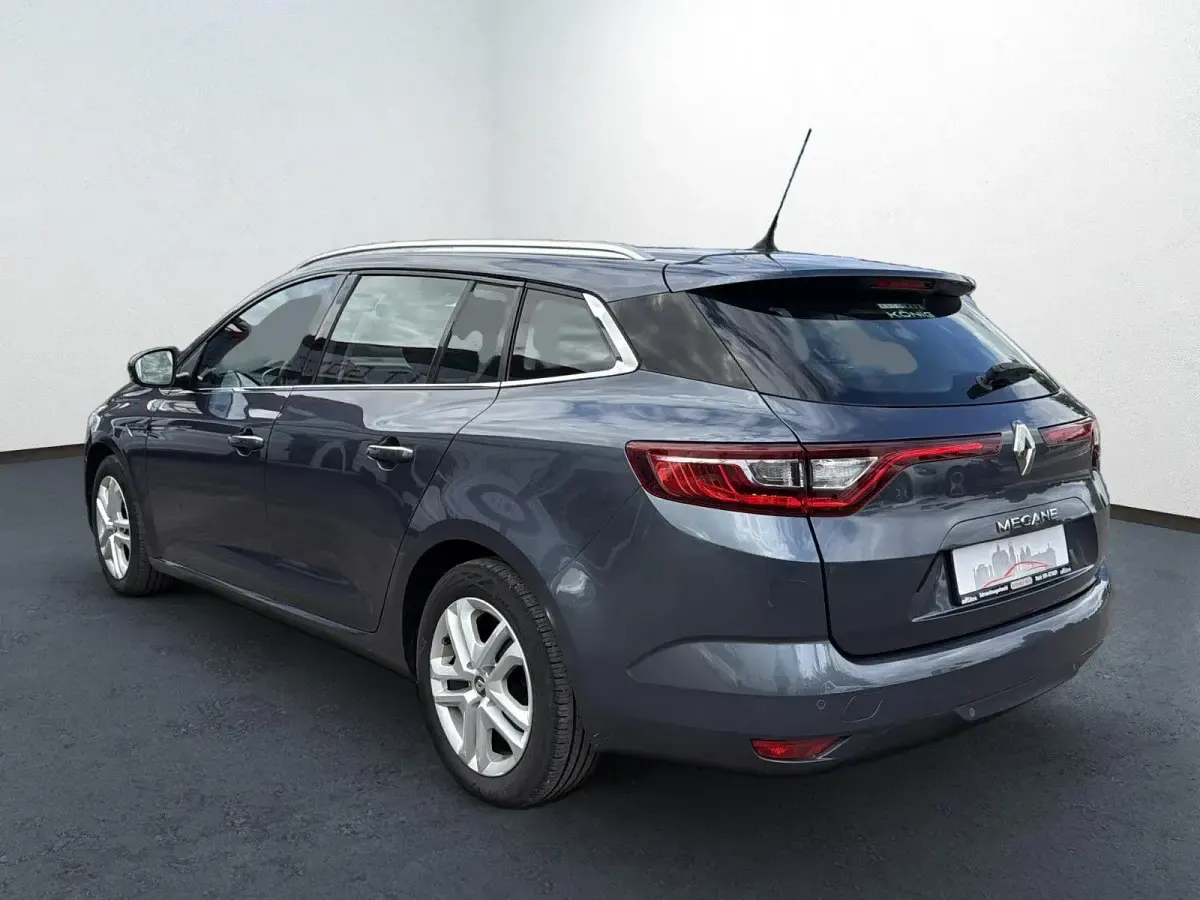 Gebraucht Renault Mégane GrandTour Business 132 PS (97 kW) 2017 Blau Kombi