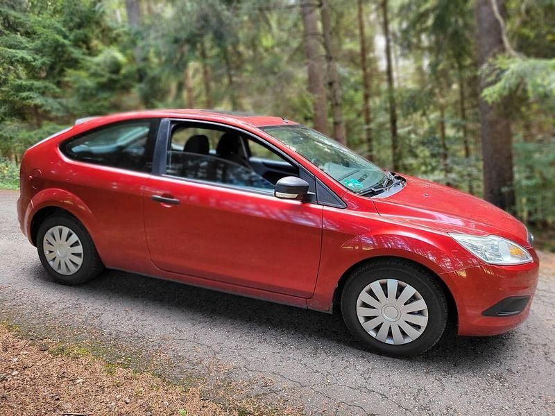 Rot Gebraucht 2008 Ford Focus Style Limousine | 2.400 € (Guter Preis) - Bild 1/4