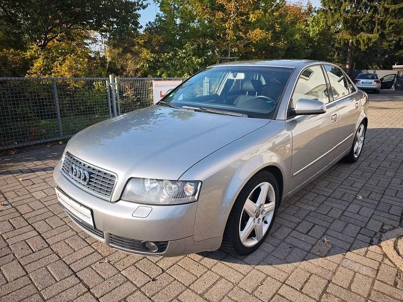Grau Gebraucht 2005 Audi A4 Limousine | 1.990 € (Superpreis) - Bild 1/4