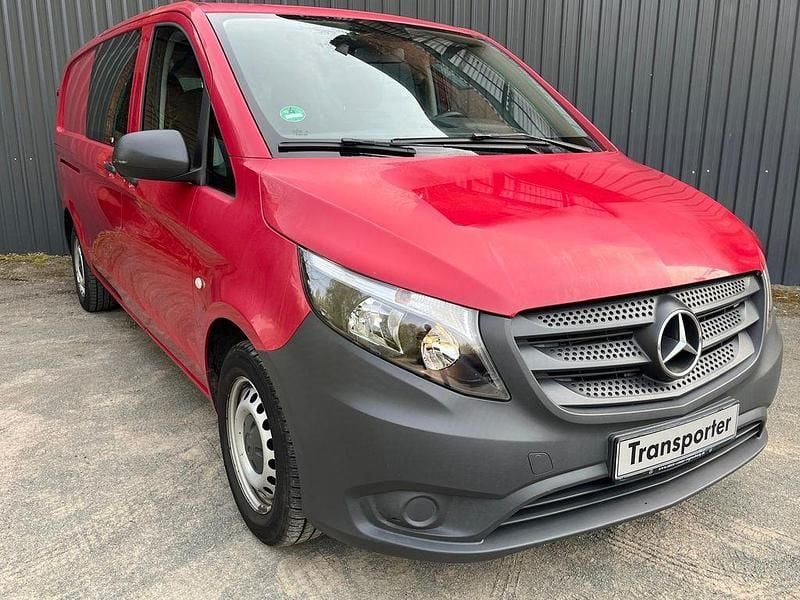 Usado Mercedes Vito 163 HP (119 kW) 2019 Vermelho Van