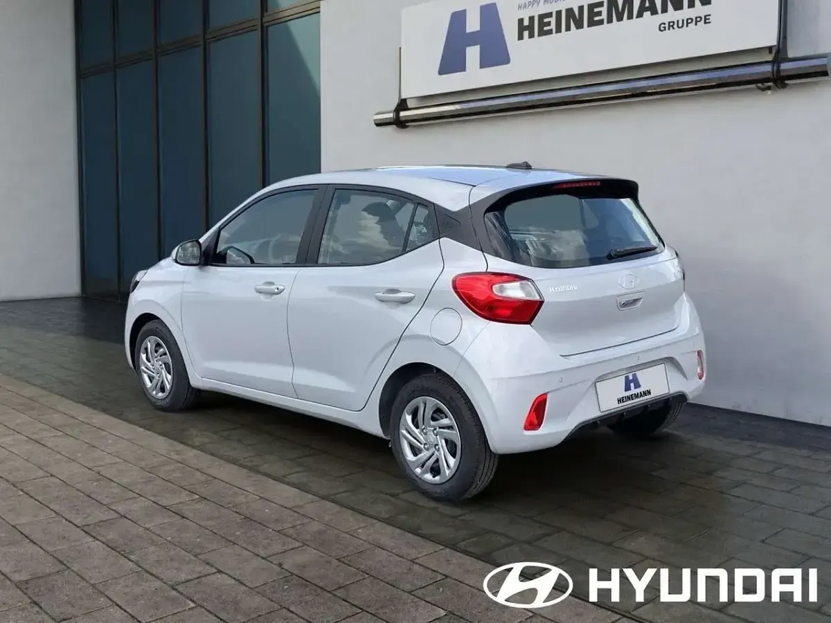 Neu Hyundai i10 63 PS (46 kW) 2025 Lumen grey Kleinwagen
