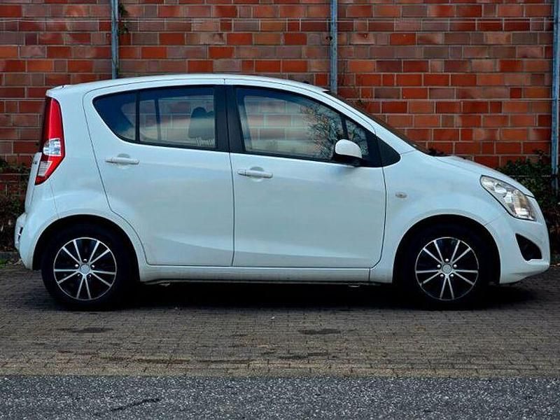 Gebraucht Suzuki Splash Basic 68 PS (50 kW) 2014 Weiß Kleinwagen