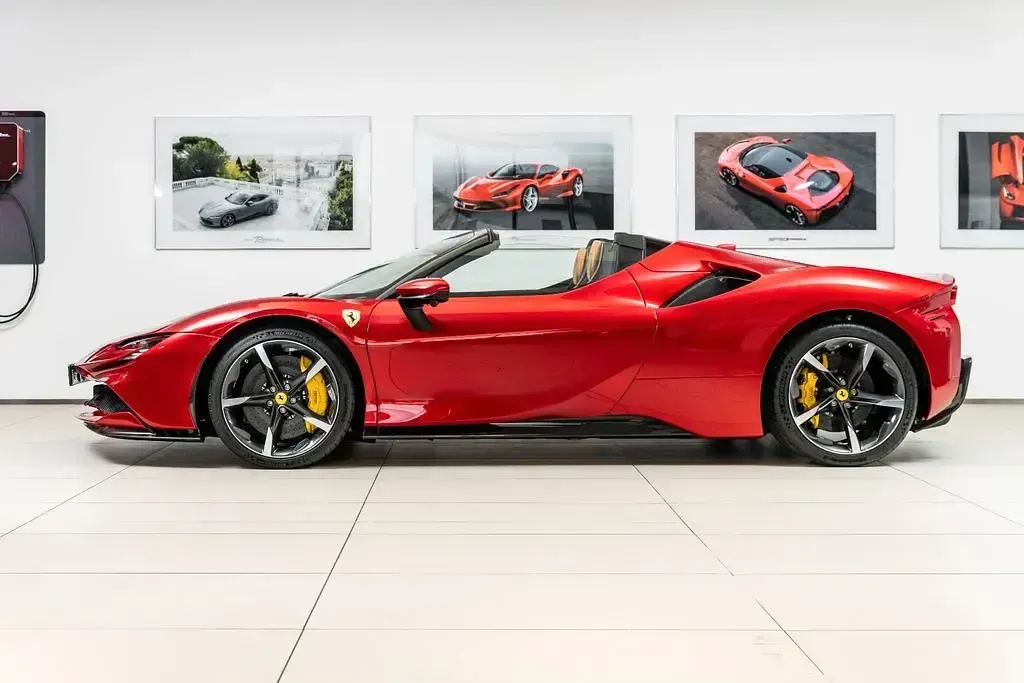Second-hand Ferrari SF90 2024 Roșu Cabrio