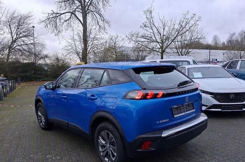 Gebraucht Peugeot e-2008 Active 100 kW (136 PS) 2021 Blau SUV