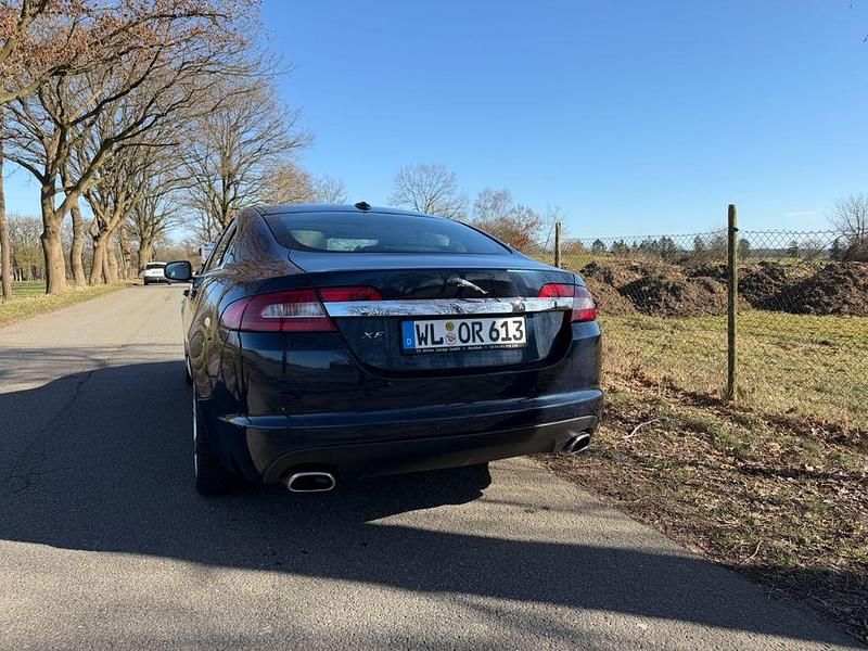 Gebraucht Jaguar XF Luxury 211 PS (155 kW) 2011 Blau Limousine