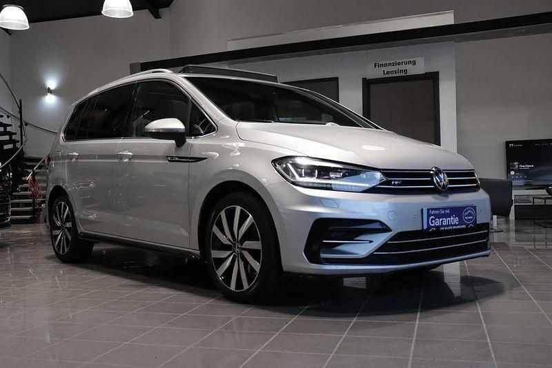 Gebraucht VW Touran Highline 150 PS (110 kW) 2022 Reflexsilber metallic Van / Kleinbus