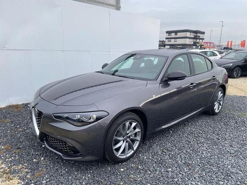 Grau metallic Gebraucht 2024 Alfa Romeo Giulia Ti Limousine | 41.140 € - Bild 1/4