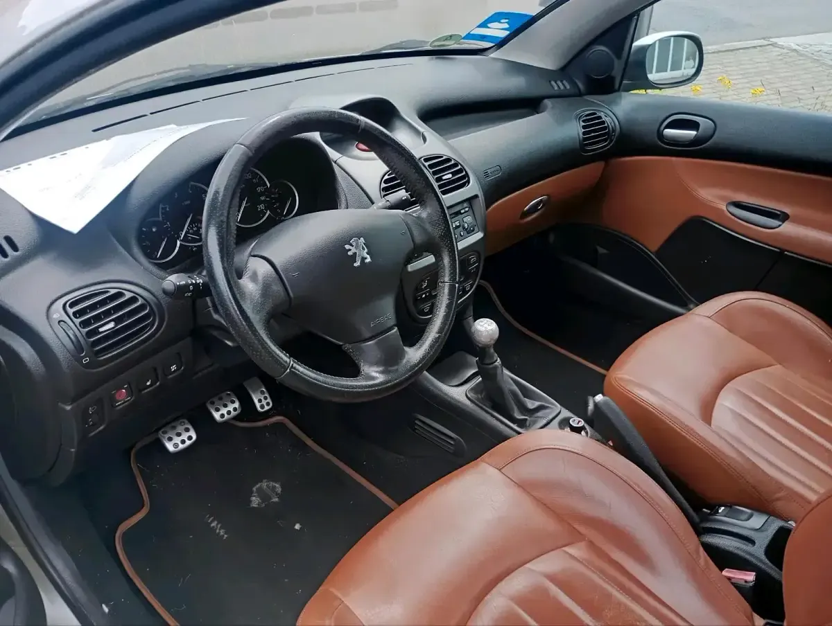 Gebraucht Peugeot 206 CC 109 PS (80 kW) 2004 Gold Cabrio