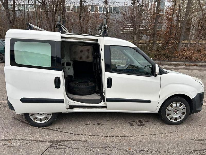 Gebraucht Fiat Doblò 95 PS (69 kW) 2010 Weiß Van / Kleinbus