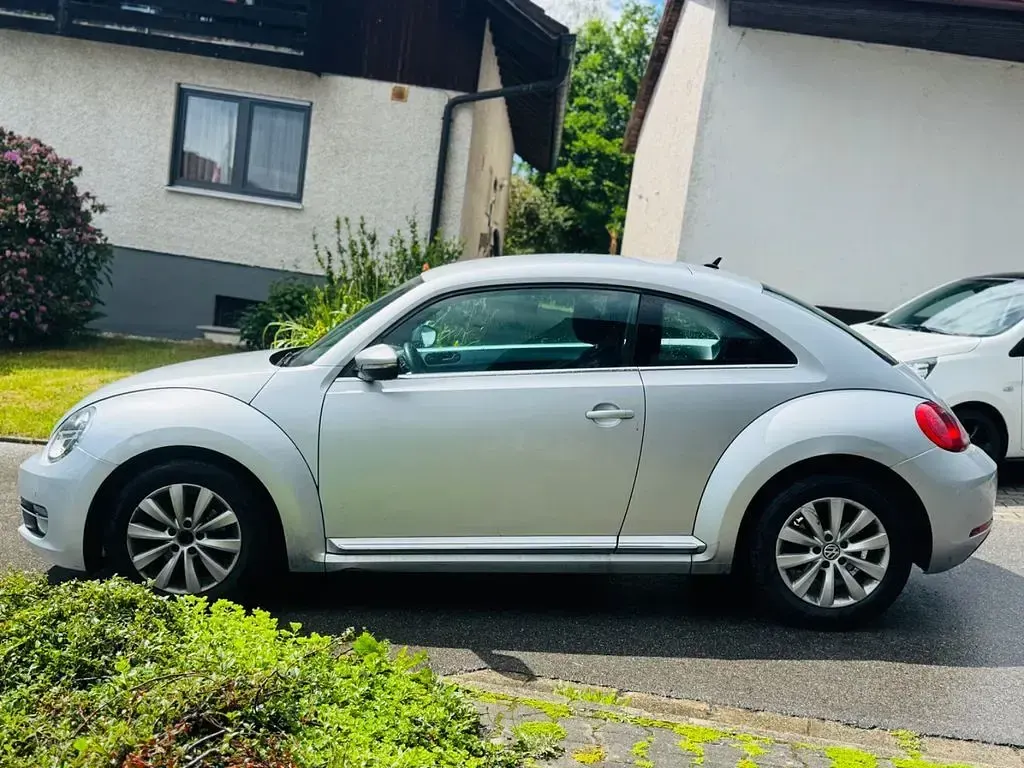 Gebraucht VW Beetle Design 105 PS (77 kW) 2012 Silber Kleinwagen